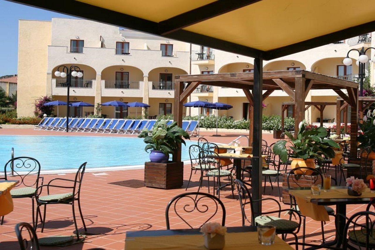 Blu Hotel Morisco กันนิโจเน ภายนอก รูปภาพ